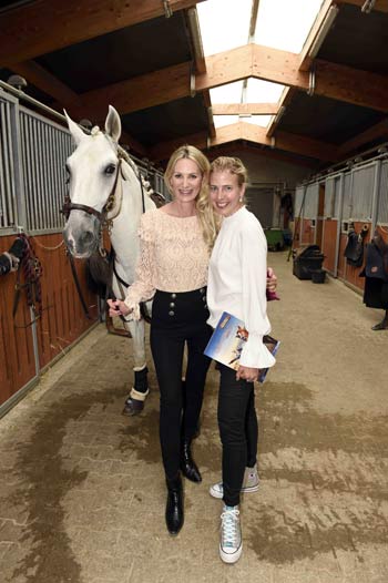 Julia Pohl, Nathalie Ziegler  Premiere der Cavalluna Sommershow 2023 im CAVALLUNA Park in M&uuml;nchen  Fr&ouml;ttmaning am 28.07.2023 Agency People Image (c) Michael Tinnefeld 